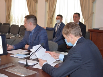 Руководители структурных подразделений социального блока администрации города Саратова отчитались перед депутатами городской Думы о своей работе в 2021 году 